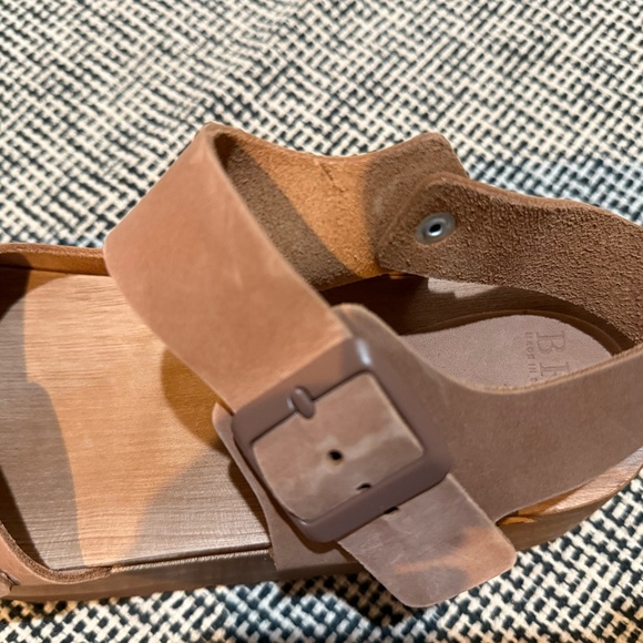 Bryr Tan Platform Sandals- Brand New. Never worn - Picture 2 of 6